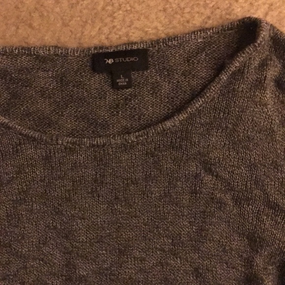 Grey sweater with white lace - Picture 2 of 3